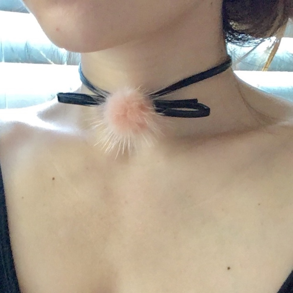 Pink Pom choker NWOT